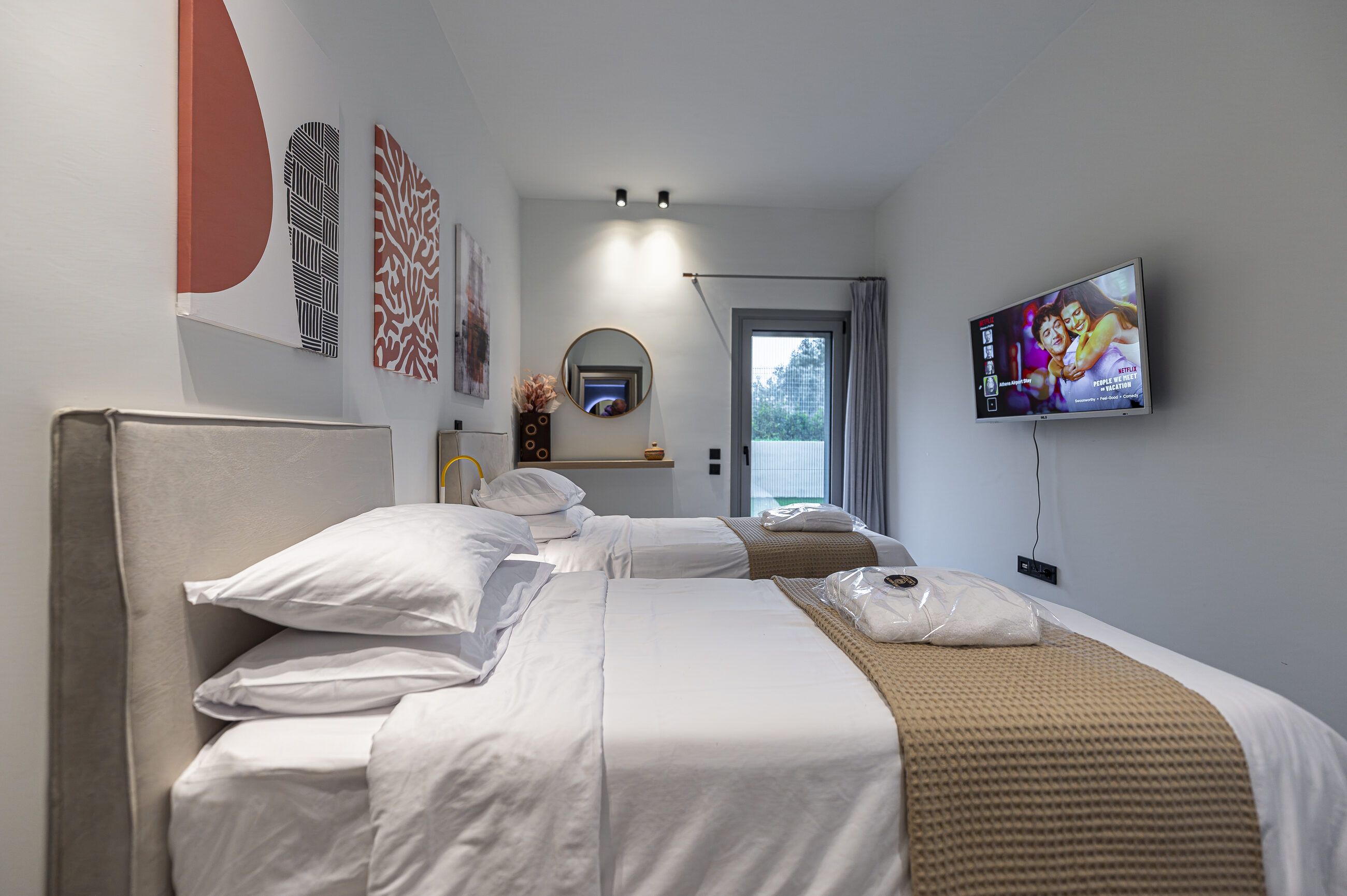 Second bedroom with two single beds, anatomical mattresses and its own smart TV